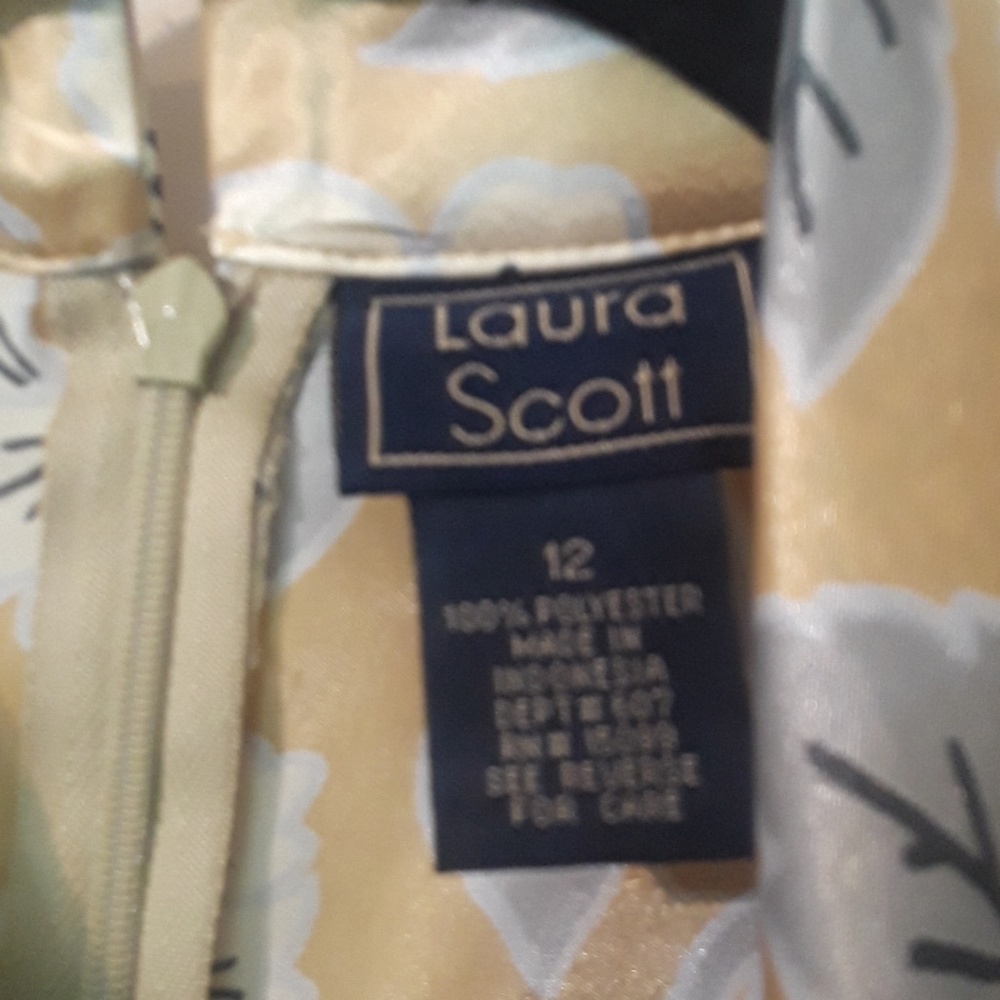 Blouse - Picture 2 of 2